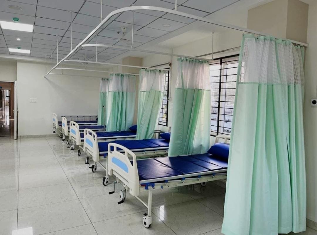 Hospital Ward – Green Curtains